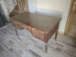 Bureau plat ancien style Louis XVI – acajou – cuir vert – 5 tiroirs