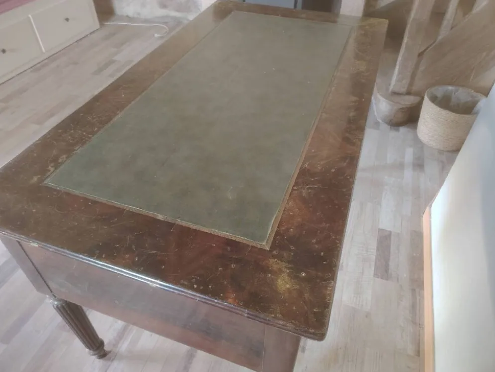 Bureau plat ancien style Louis XVI – acajou – cuir vert – 5 tiroirs