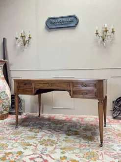 Bureau plat en noyer de style directoire xix eme siècle