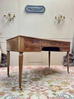 Bureau plat en noyer de style directoire xix eme siècle