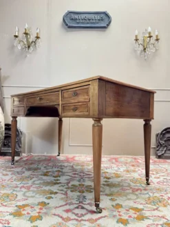 Bureau plat en noyer de style directoire xix eme siècle