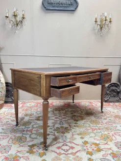 Bureau plat en noyer de style directoire xix eme siècle
