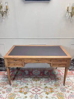 Bureau plat en noyer de style directoire xix eme siècle