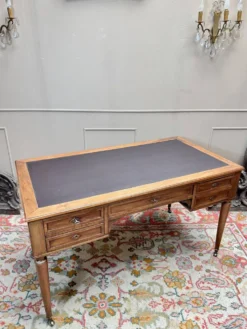 Bureau plat en noyer de style directoire xix eme siècle