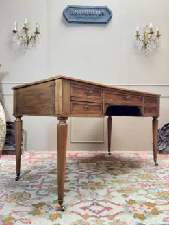 Bureau plat en noyer de style directoire xix eme siècle