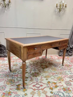 Bureau plat en noyer de style directoire xix eme siècle