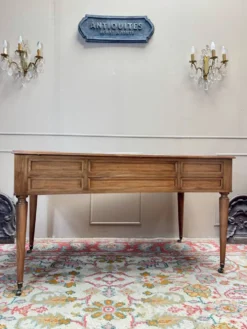 Bureau plat en noyer de style directoire xix eme siècle