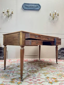 Bureau plat en noyer de style directoire xix eme siècle