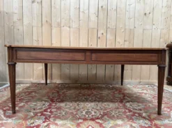 Bureau plat – Style Louis XVI – Hêtre teinté – À regarnir