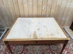 Bureau plat – Style Louis XVI – Hêtre teinté – À regarnir