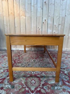 Bureau plat – Style Scandinave – Attribué Petersen Bernt – Noyer et Chêne