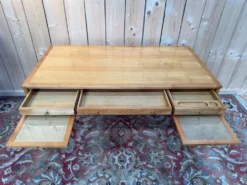 Bureau plat – Style Scandinave – Attribué Petersen Bernt – Noyer et Chêne