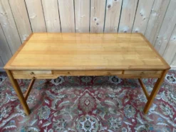 Bureau plat – Style Scandinave – Attribué Petersen Bernt – Noyer et Chêne