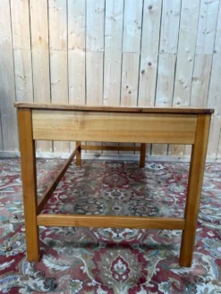 Bureau plat – Style Scandinave – Attribué Petersen Bernt – Noyer et Chêne
