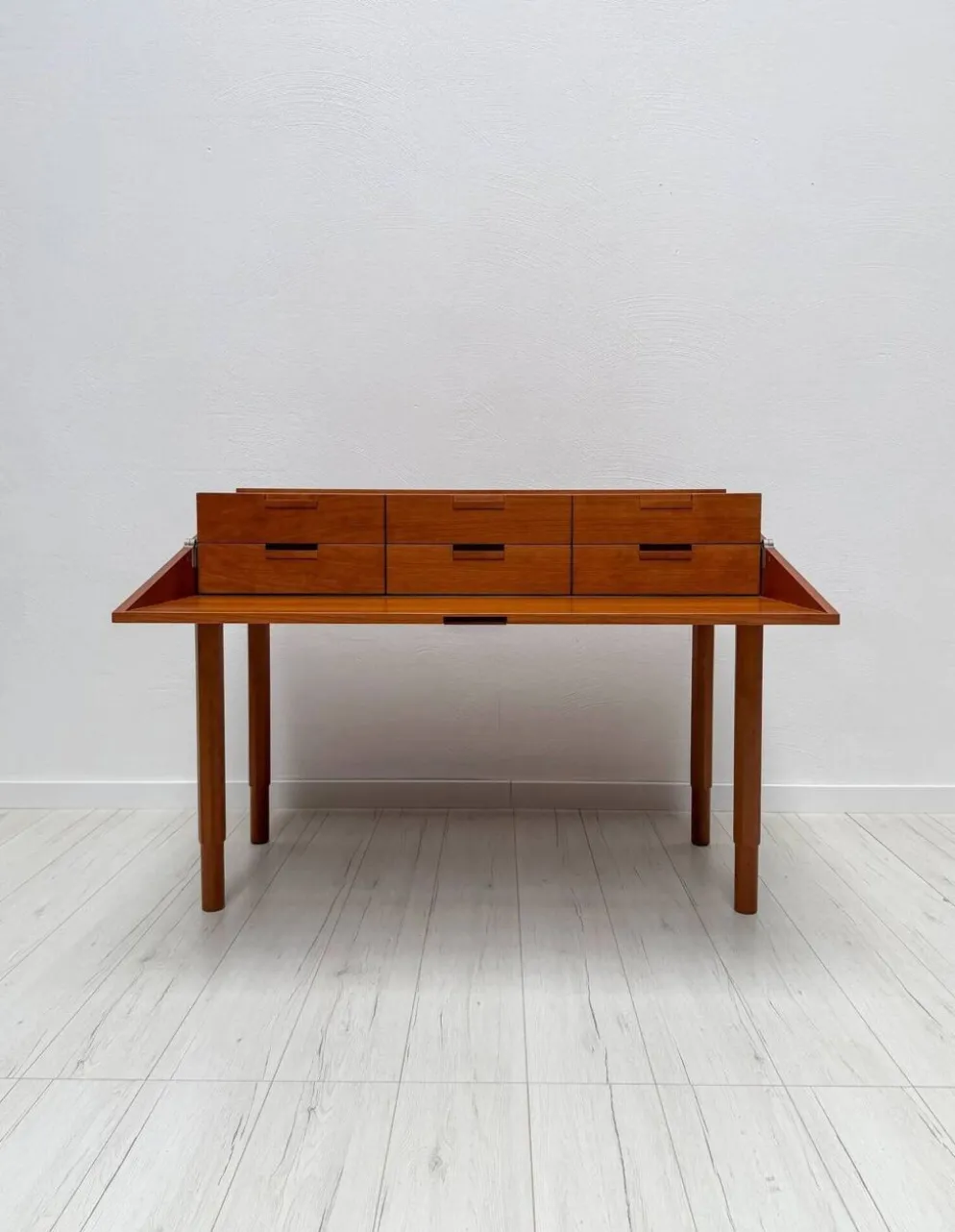 Bureau postmoderne par Antonio Citterio pour B&B Italia en bois de cerisier, années 1980