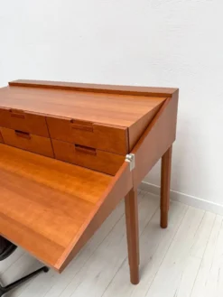 Bureau postmoderne par Antonio Citterio pour B&B Italia en bois de cerisier, années 1980