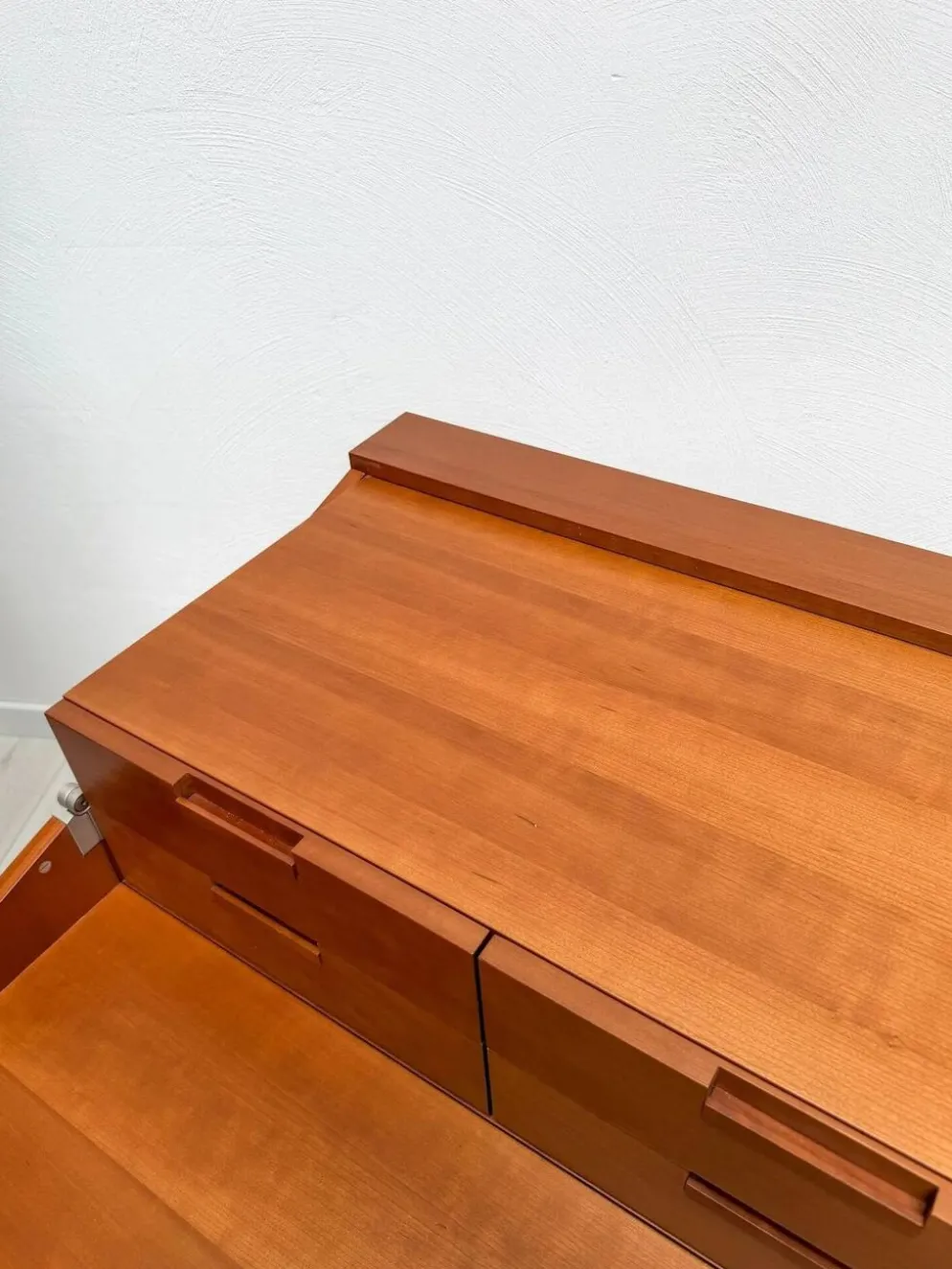 Bureau postmoderne par Antonio Citterio pour B&B Italia en bois de cerisier, années 1980