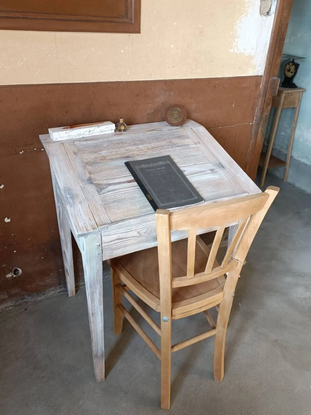 Bureau pupitre rénové