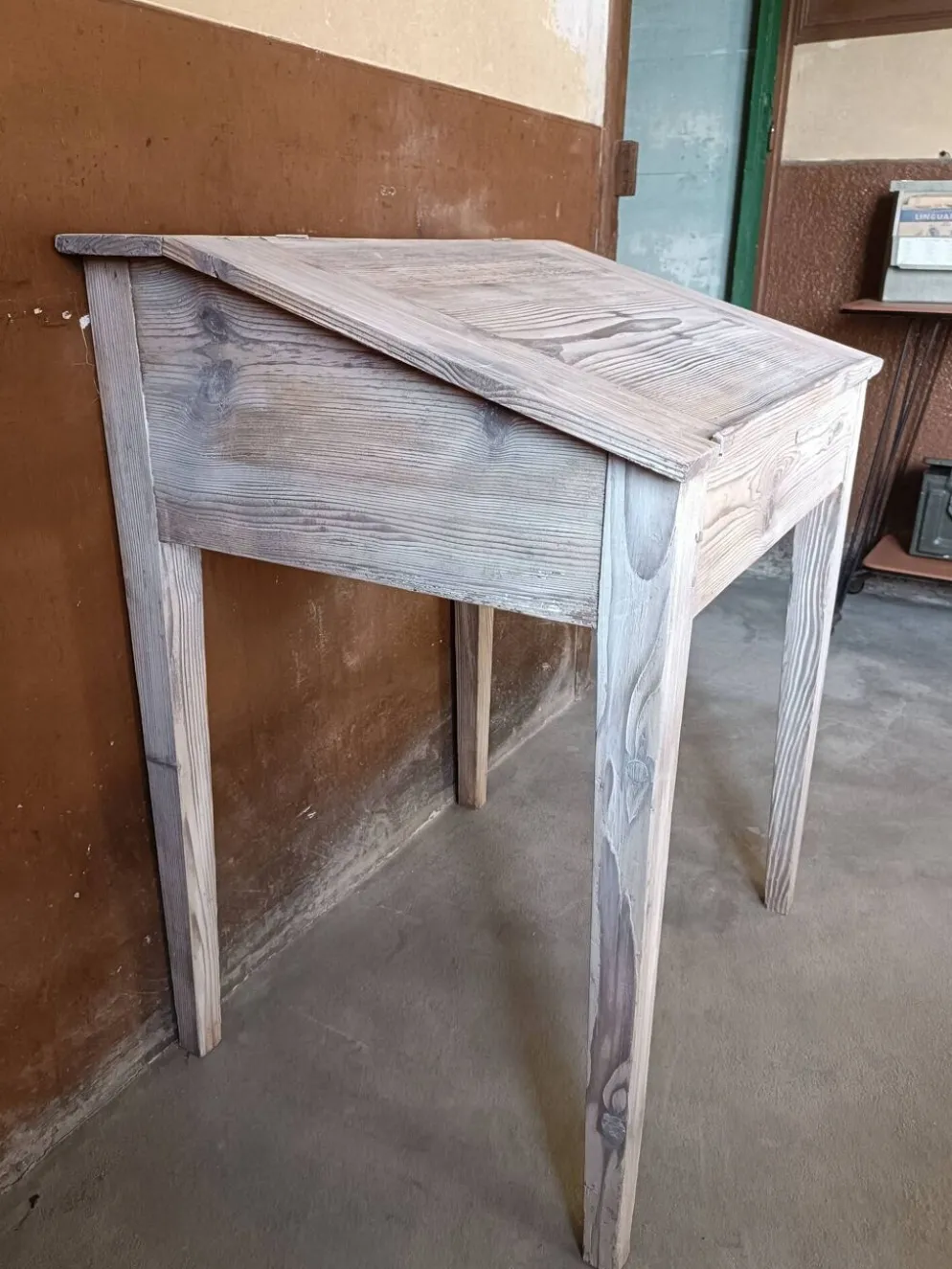 Bureau pupitre rénové
