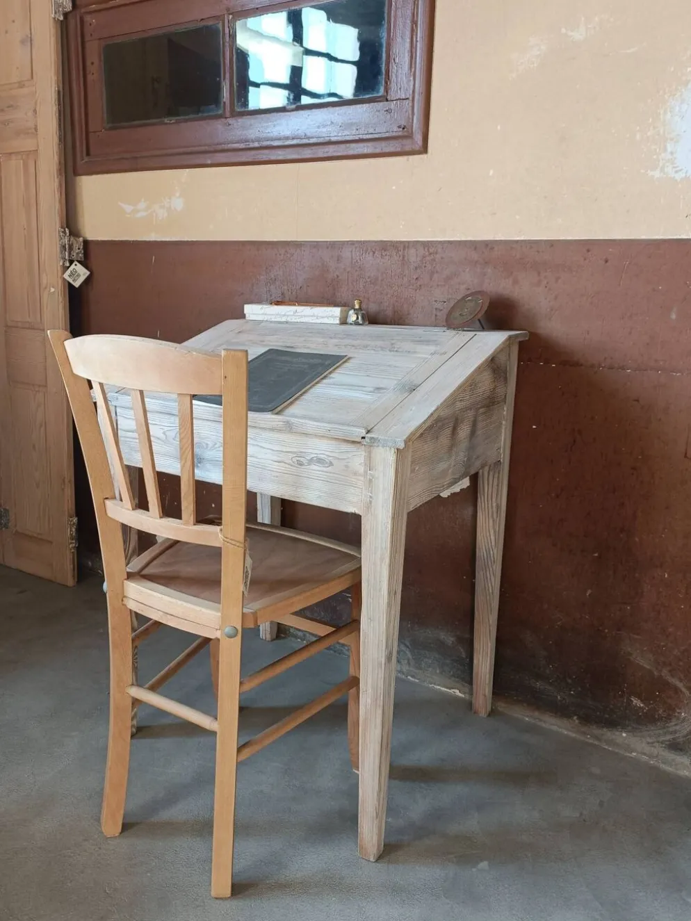 Bureau pupitre rénové