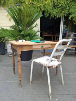 Bureau rénovée à la main