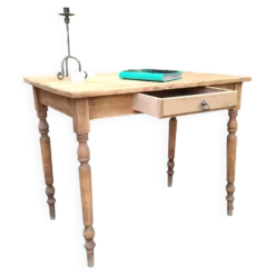 Bureau rénovée à la main