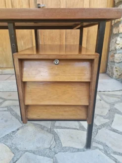 Bureau scandinave moderniste