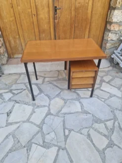 Bureau scandinave moderniste