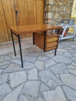 Bureau scandinave moderniste