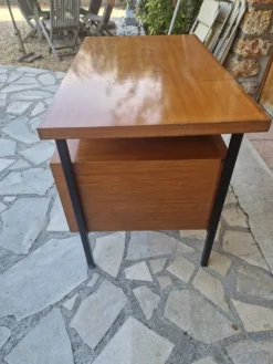 Bureau scandinave moderniste