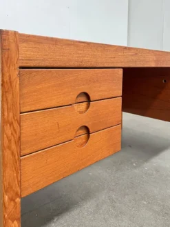 Bureau scandinave vintage en teck attribué à Christian Linneberg