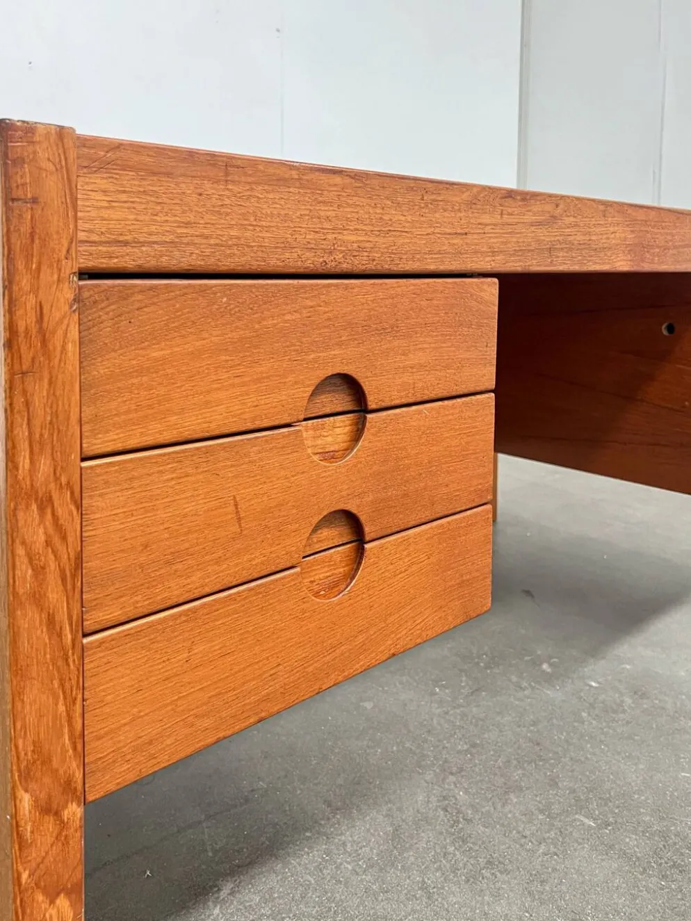 Bureau scandinave vintage en teck attribué à Christian Linneberg