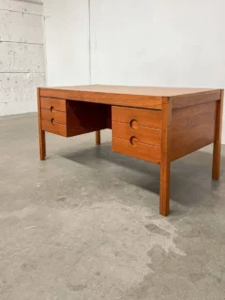 Bureau scandinave vintage en teck attribué à Christian Linneberg