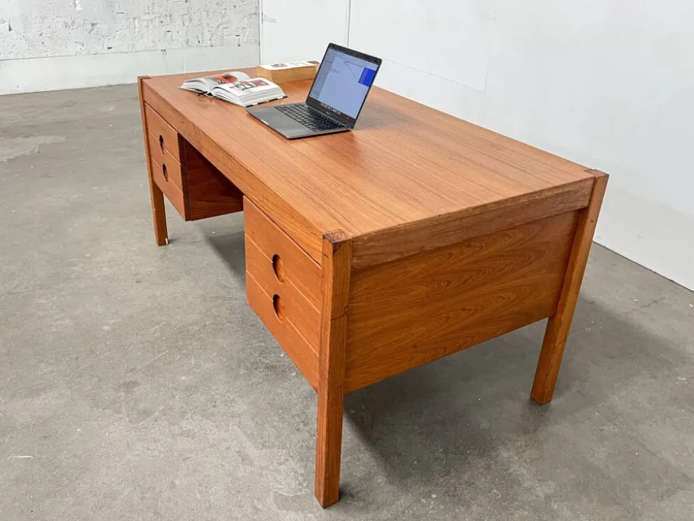 Bureau scandinave vintage en teck attribué à Christian Linneberg