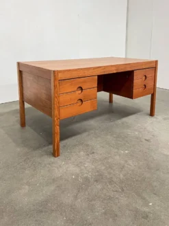 Bureau scandinave vintage en teck attribué à Christian Linneberg