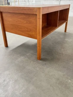 Bureau scandinave vintage en teck attribué à Christian Linneberg