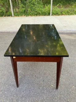 Bureau scandinave vintage 1950 plateau noir style écolier mid-century