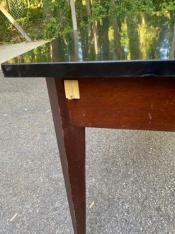 Bureau scandinave vintage 1950 plateau noir style écolier mid-century