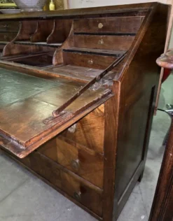 Bureau scriban époque Louis XVI en noyer