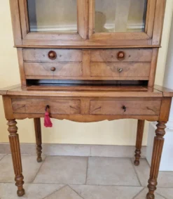 Bureau-secrétaire avec surmeuble vitrine en noyer