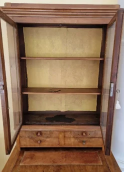 Bureau-secrétaire avec surmeuble vitrine en noyer