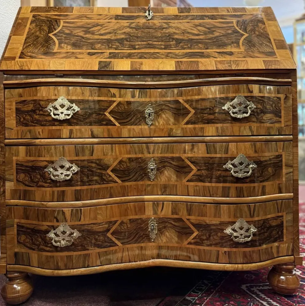 Bureau secrétaire baroque, marqueterie en bois de fruit, Allemagne, vers 1760