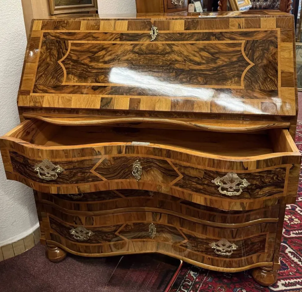 Bureau secrétaire baroque, marqueterie en bois de fruit, Allemagne, vers 1760