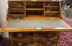 Bureau secrétaire baroque, marqueterie en bois de fruit, Allemagne, vers 1760