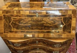 Bureau secrétaire baroque, marqueterie en bois de fruit, Allemagne, vers 1760