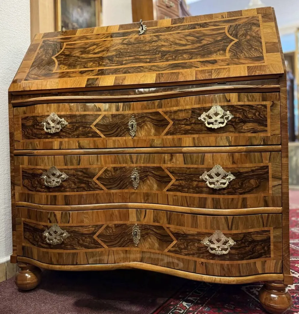 Bureau secrétaire baroque, marqueterie en bois de fruit, Allemagne, vers 1760