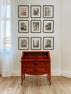 Bureau secrétaire bombé marqueté italien Louis XV, années 1960