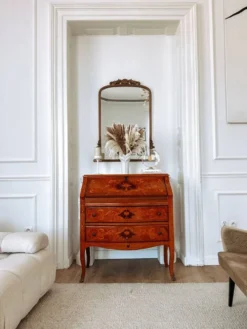 Bureau secrétaire bombé marqueté italien Louis XV, années 1960