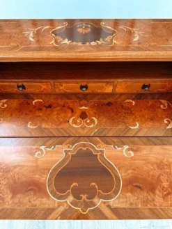 Bureau secrétaire bombé marqueté italien Louis XV, années 1960