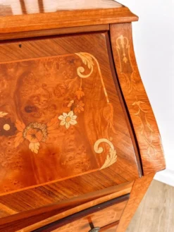 Bureau secrétaire bombé marqueté italien Louis XV, années 1960